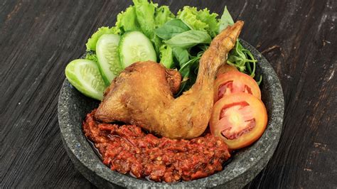 penay eyotan|Ayam Penyet: The Smashed Fried Chicken Dish From Indonesia.